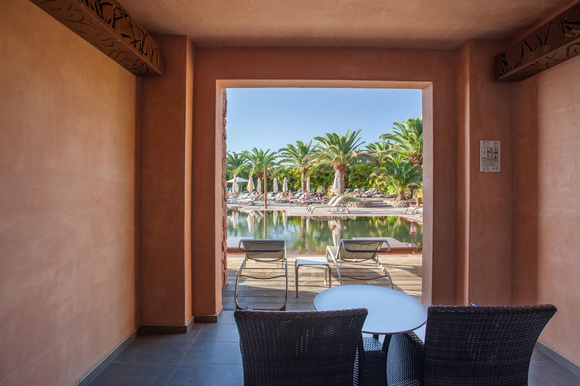 Lopesan Baobab Resort Meloneras Esterno foto A view of the pool from a room at the hotel